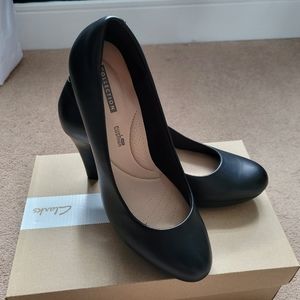 Clark's women Adriel Viola pumps, size 7, black leather